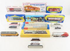 14 HO Scale Train Cars, Walthers, Athearn