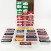 21 HO Ballast Hoppers with Matched Boxes