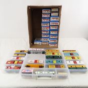 18 HO Circus Rolling Stock with boxes