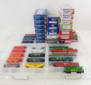 26 HO MKT Rolling Stock & Other Hoppers