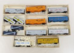 9 Walther HO Train model kits & 4 trailers