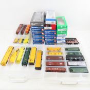 24 CN&W HO Rolling Stock with 16 Boxes