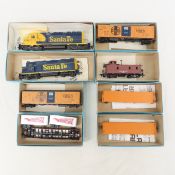 Santa Fe Loco, Dummy & 7 HO Athearn Kit Cars