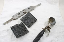 2 Molds, Benedict Delux Indestruco Ice Cream Scoop