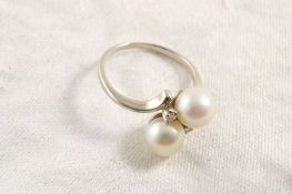 14k Gold Size 5 1/4 Ring 2.9 Grams pearls/diamonds