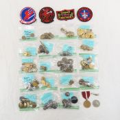 Assorted US military buttons and patches