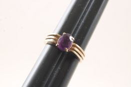 10kt Gold Ring w/Purple Stone 3.1 Grams