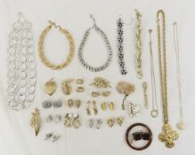 Vintage Trifari Gold & Silver Tone jewelry