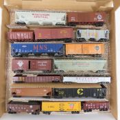 16 HO scale Freight cars – Various RR
