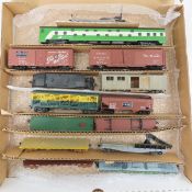 14 HO scale Freight cars & Flatbed cars