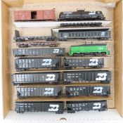 16 HO scale BN & GN Freight cars