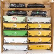 14 HO scale Cargill Brand Freight cars