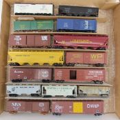 15 HO scale Freight cars – Various RR