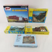 5 HO scale Unbuilt Structure Kits