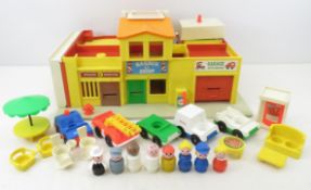 Fisher Price #997 Play Family Village