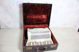 Scandall Pearl Accordion Made in Italy w/Case