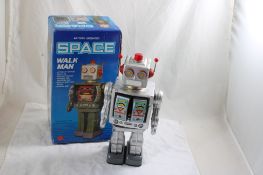 Space Walk Man Robot Battery Op in Box Works