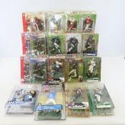16 McFarlane NFL Football Figures, Favre, Moss