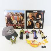The Beatles Yellow Submarine Figures, Signs & Hat