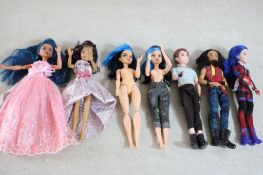 7 Disney Descendants Character Dolls