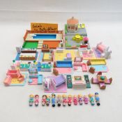 Galoob My Pretty Dollhouse furniture with figures