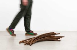 Bernar Venet (1941 Château-Arnoux – lebt in Paris und New York)