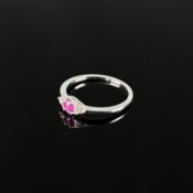 Feiner Rubin Brillant Ring, 585/14k Weißgold (punziert), Gesamtgewicht 1,39g, besetzt mit ovalem Ru