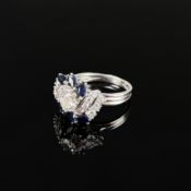 Ausgefallener Saphir Diamant Ring, 750/18k Weißgold (getestet), Gesamtgewicht 4,64g, mittig Brillan