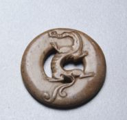 Chinesische Scheibe mit Drachenmotiv