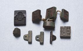 Chinesische Bronzesiegel und Geldstücke