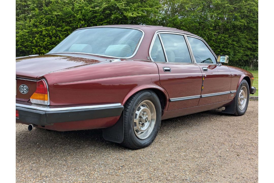 1986 JAGUAR XJ6 3.4 AUTO SERIES III - Image 11 of 30
