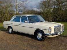 1975 MERCEDES W115 230/4 AUTO