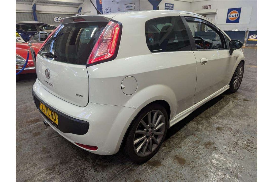 2011 FIAT PUNTO EVO SPORTING MULTIJ - Image 18 of 23
