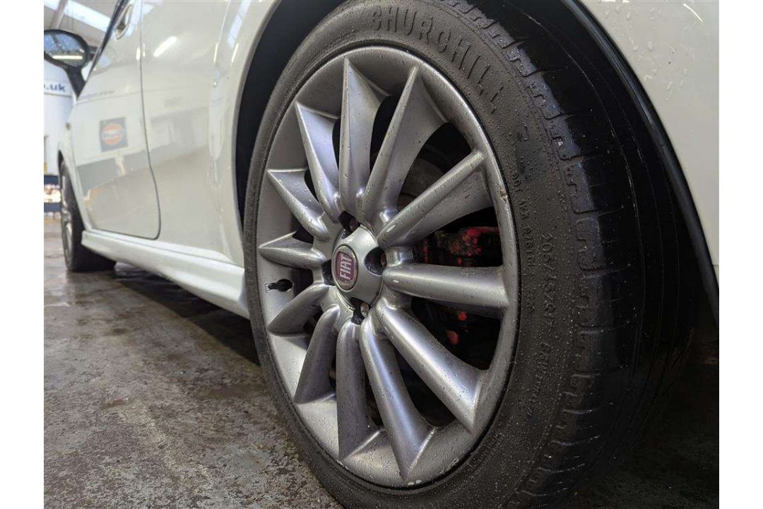 2011 FIAT PUNTO EVO SPORTING MULTIJ - Image 9 of 23