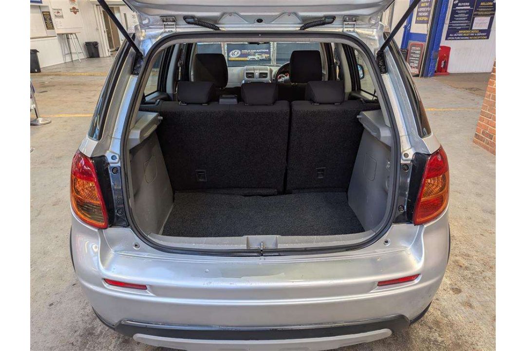 2013 SUZUKI SX4 SZ3 - Image 8 of 29