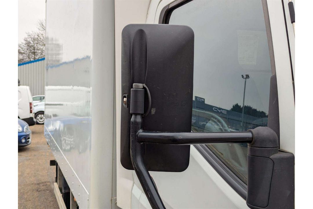 2015 MITSUBISHI FUSO CANTER 7C18 38 AUTO - Image 16 of 26