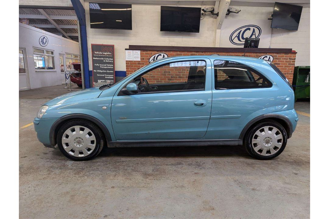 2005 VAUXHALL CORSA DESIGN 16V AUTO - Image 2 of 27