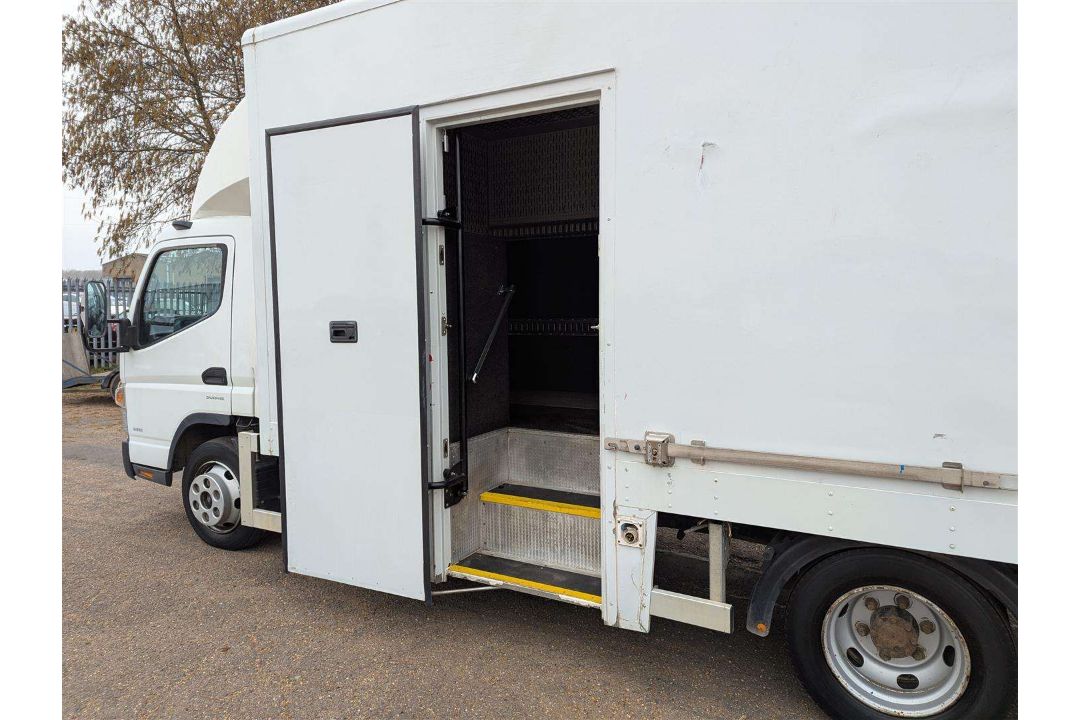 2015 MITSUBISHI FUSO CANTER 7C18 38 AUTO - Image 4 of 26