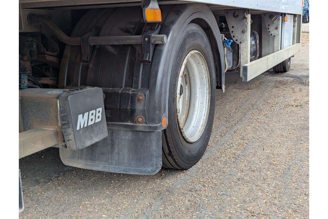 2015 MITSUBISHI FUSO CANTER 7C18 38 AUTO - Image 13 of 26