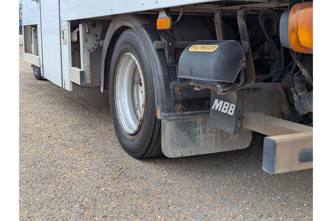2015 MITSUBISHI FUSO CANTER 7C18 38 AUTO - Image 12 of 26