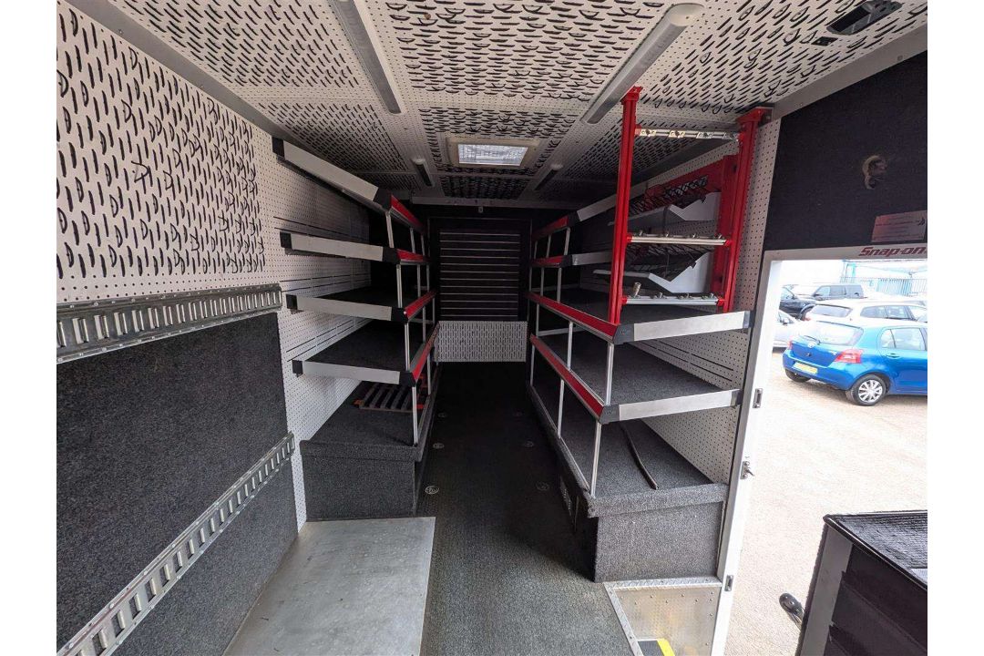 2015 MITSUBISHI FUSO CANTER 7C18 38 AUTO - Image 5 of 26