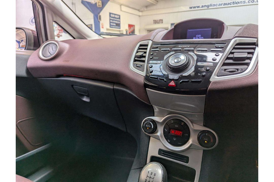 2010 FORD FIESTA TITANIUM TDCI 70 - Image 26 of 28