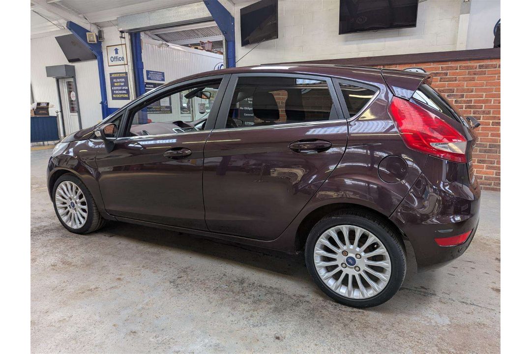 2010 FORD FIESTA TITANIUM TDCI 70 - Image 5 of 28