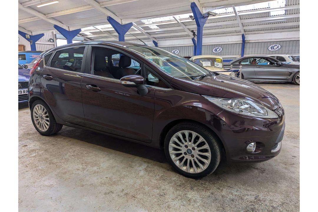 2010 FORD FIESTA TITANIUM TDCI 70 - Image 6 of 28