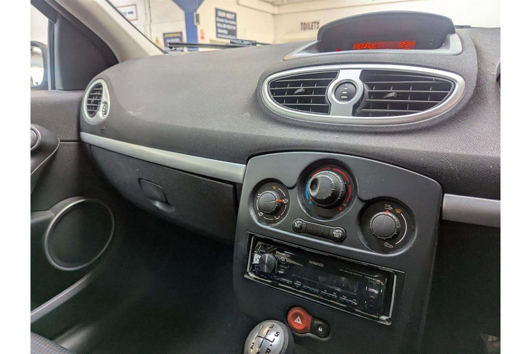 2009 RENAULT CLIO DYNAMIQUE 16V - Image 24 of 26