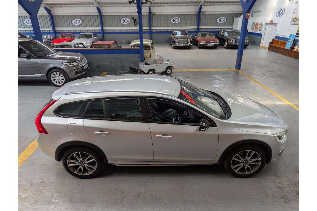 2015 VOLVO V60 CROSS COUNTRY LUX NAV - Image 25 of 26
