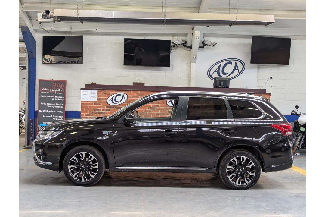 2017 MITSUBISHI OUTLANDER 4H PHEV CVT - Image 2 of 26