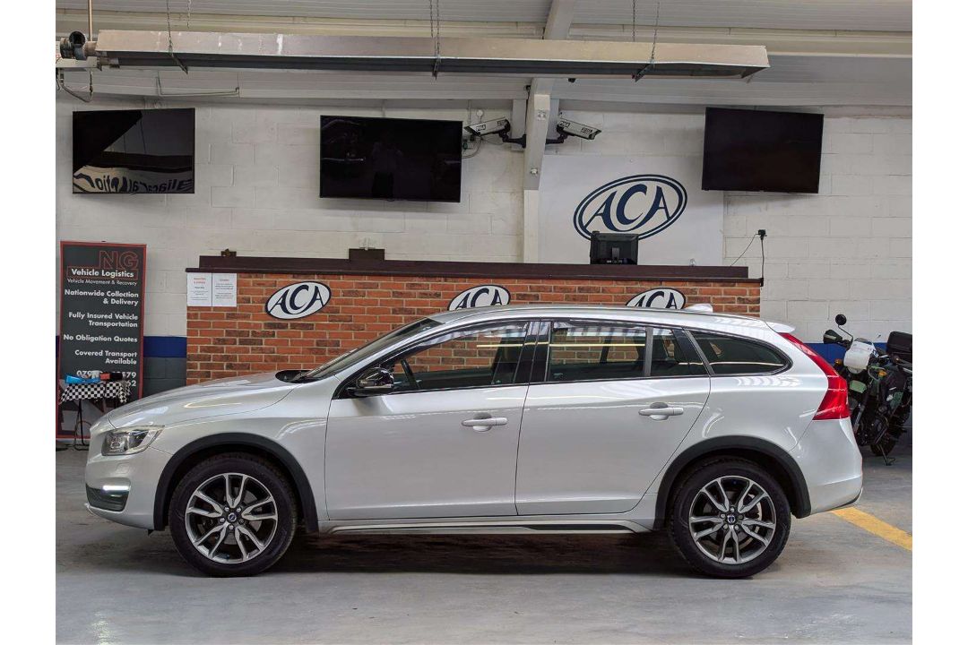 2015 VOLVO V60 CROSS COUNTRY LUX NAV - Image 2 of 26