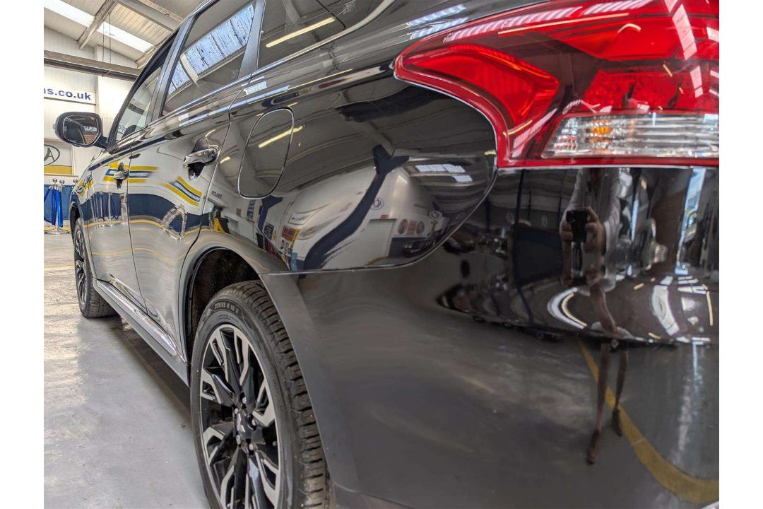 2017 MITSUBISHI OUTLANDER 4H PHEV CVT - Image 8 of 26