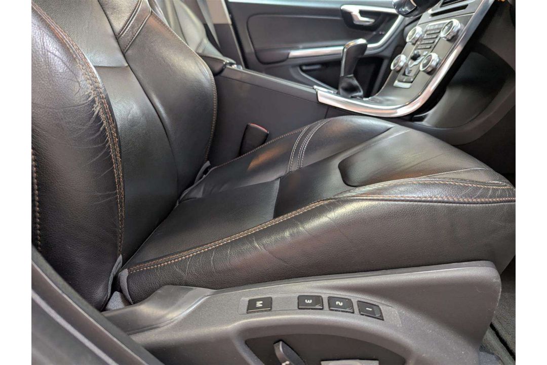 2015 VOLVO V60 CROSS COUNTRY LUX NAV - Image 15 of 26
